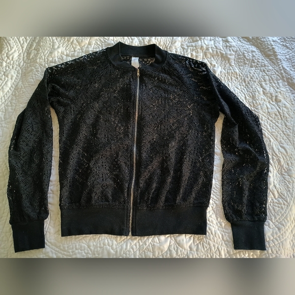 Black lace jacket - Picture 8 of 8